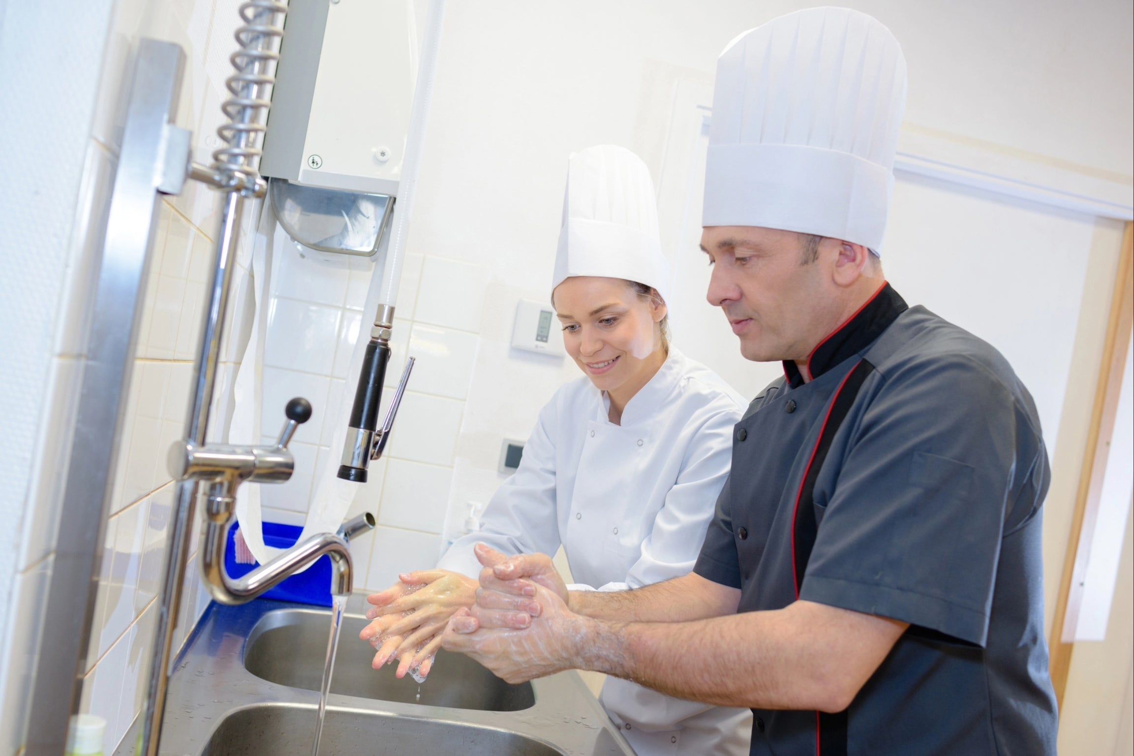 How Kitchen Staff Can Prevent Cross-Contamination – Userve